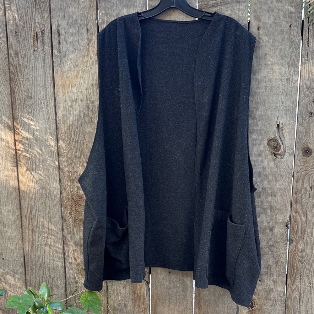 Black Sleeveless Open Front Vest